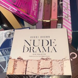 RARE Bobbi brown drama nude palette